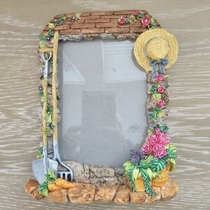 Vintage Papel Freelance 3D "Garden Gate" Resin Photo Frame 4x6